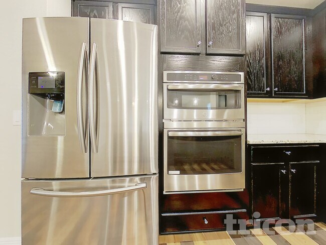 Foto del edificio - 9229 Halsey Dr