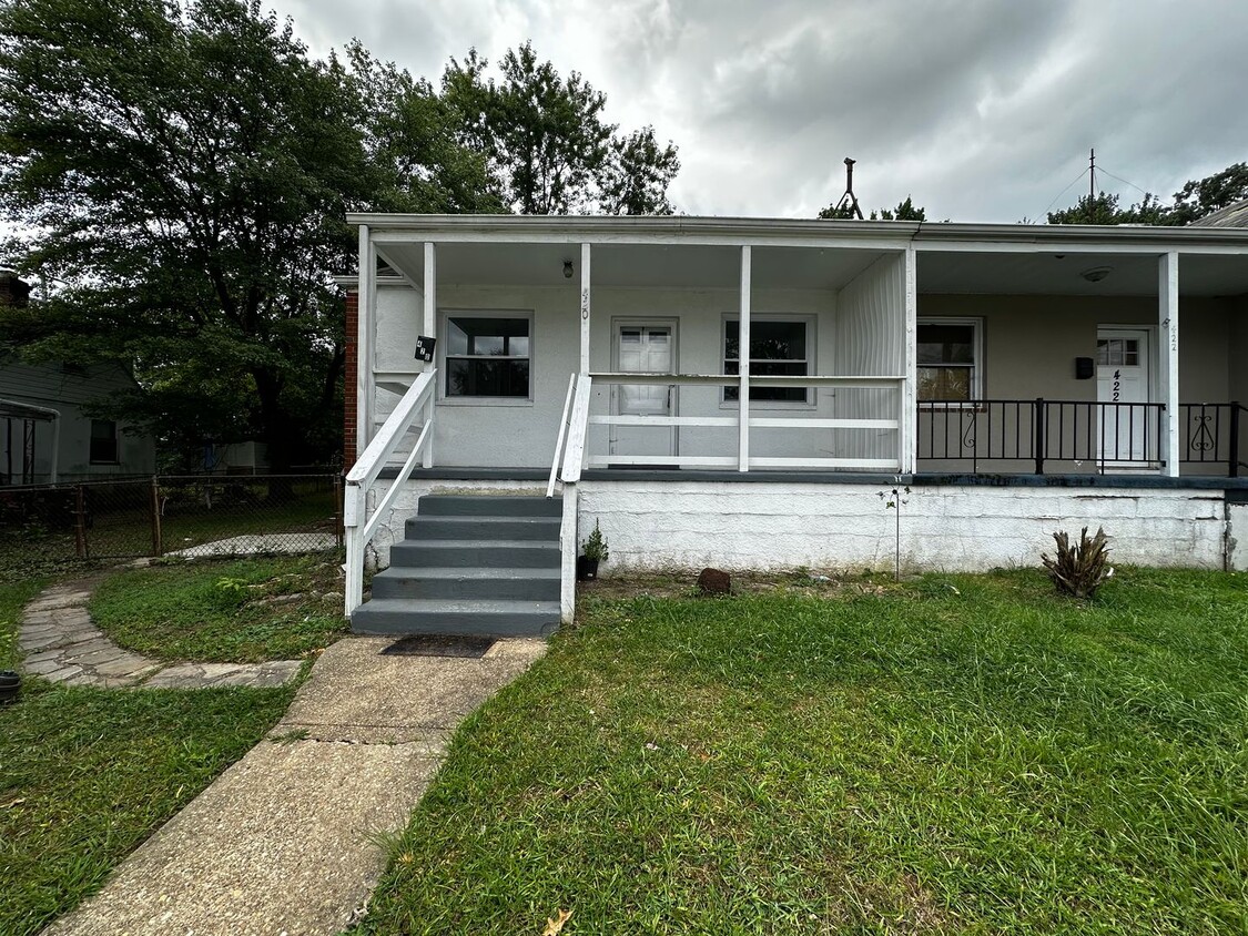 Foto principal - Two-Bedroom Home In Rosedale