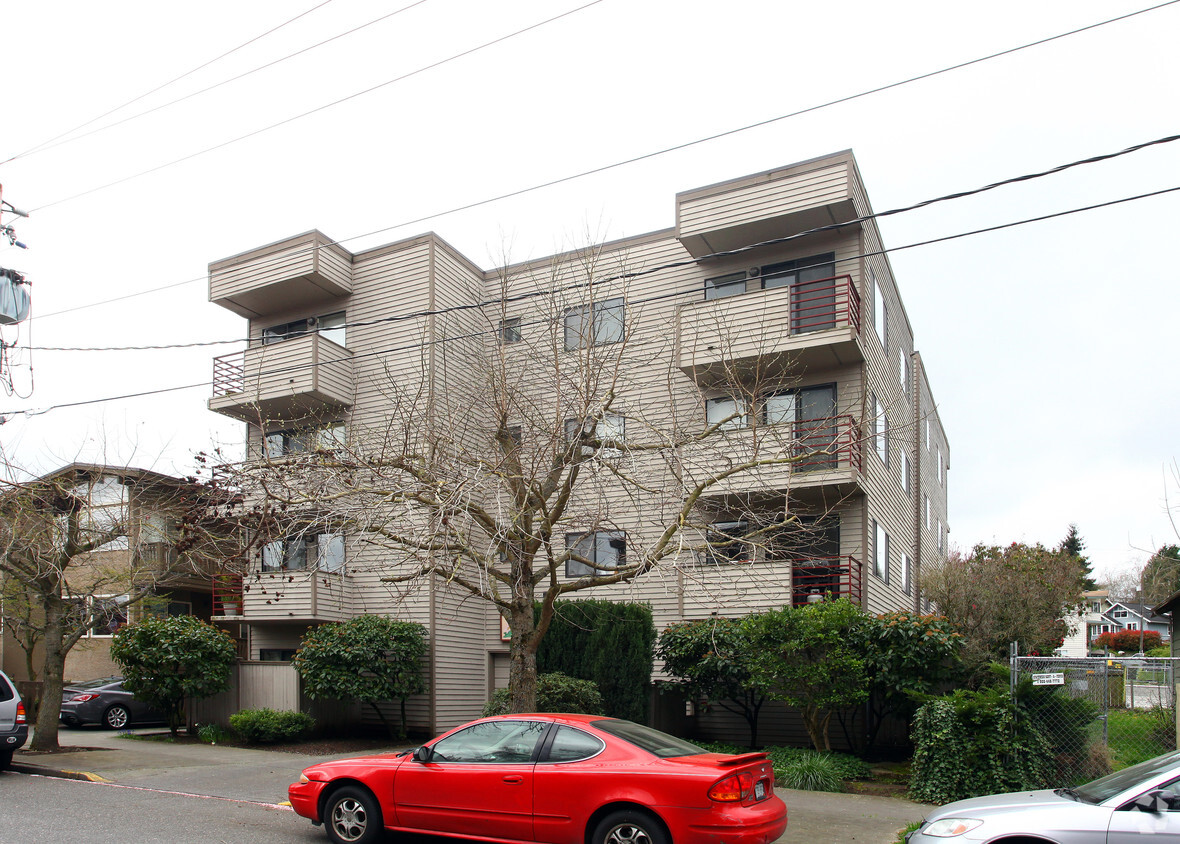 Primary Photo - Wai Lee Apartment