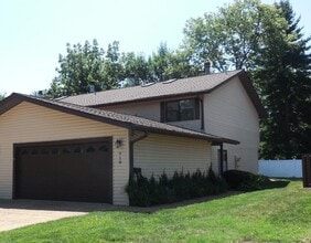 Building Photo - 910 Westwood Dr