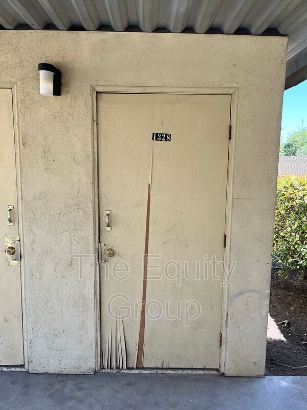Building Photo - 1328 S Rossmoor St
