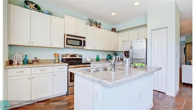 Foto del edificio - 3372 NW 10th Ave