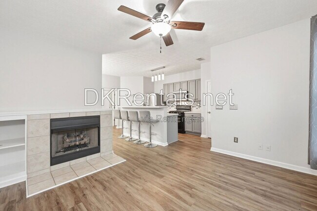 Foto del edificio - 6311 Shoreview Cir
