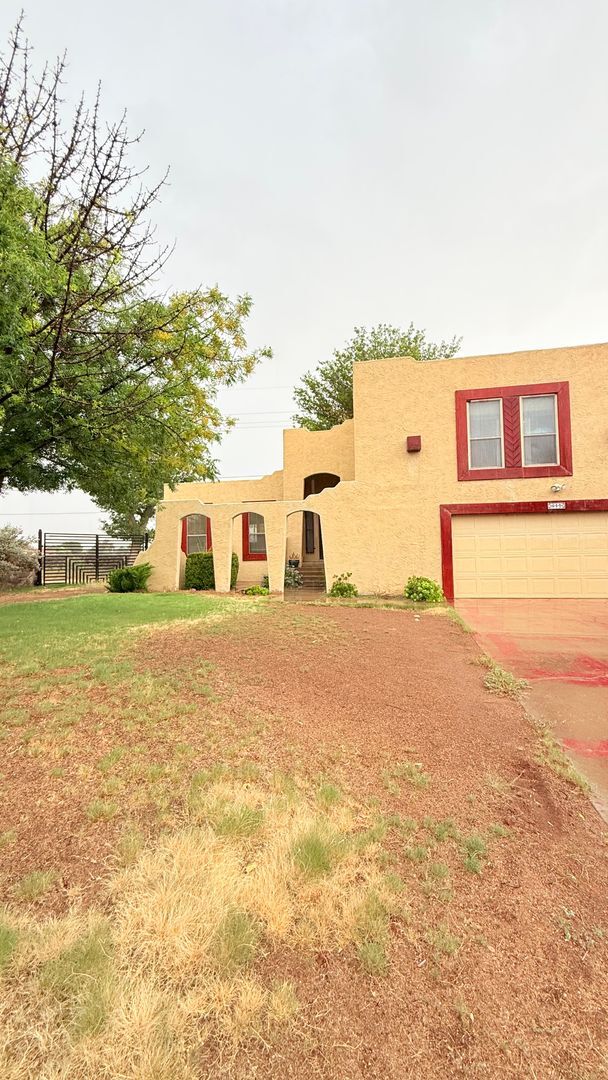 Building Photo - Charming Multi-Level Home in the Heart of ...