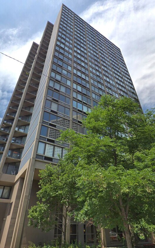 Primary Photo - 5320 N Sheridan Rd