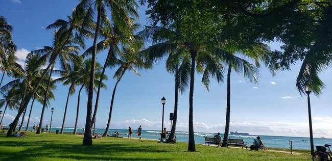 Waikiki Beach está a solo unas cuadras de distancia. - 417 Namahana St