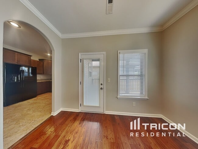 Building Photo - 1430 Raven Rd