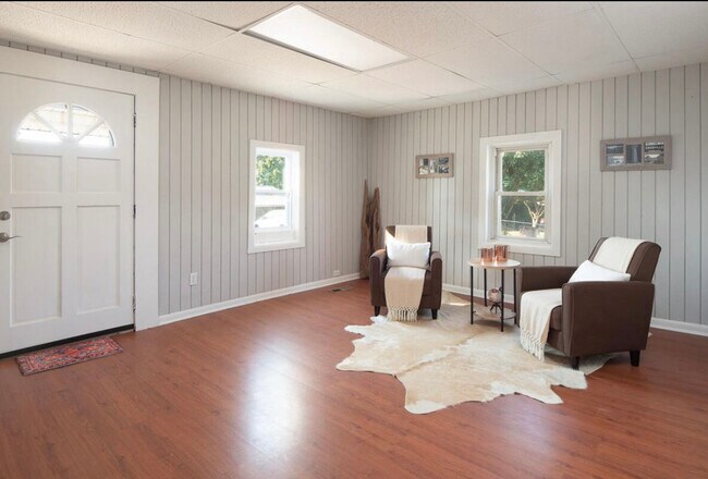 Foto del edificio - 129 Henry Ave