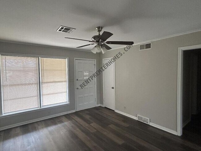 Foto del edificio - 4034 E 27th St