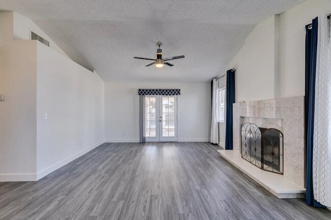 Foto del edificio - 7221 E Carey Ave