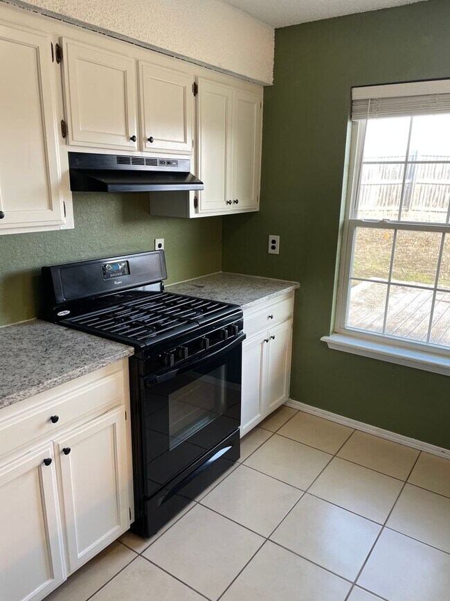 Foto del edificio - Cute 3 bedroom in Central BA, 2 bath, Back...