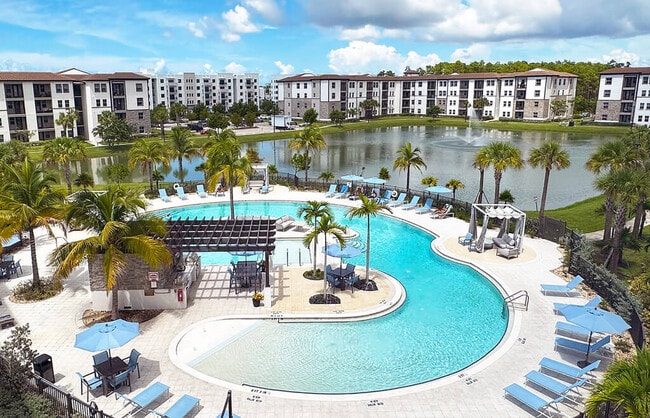 Building Photo - Legacy Naples Apartments