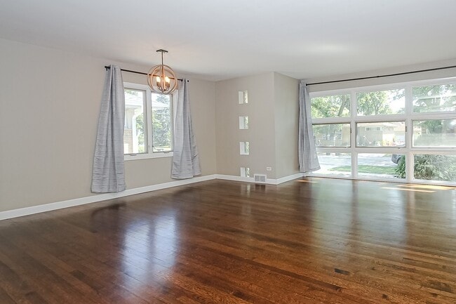 Foto del edificio - 9128 Birch Ave