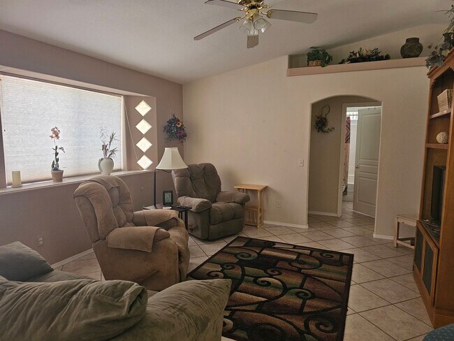 Foto del edificio - Furnished Full Solar Home LONG TERM OR SHORT TERM