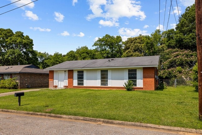 Building Photo - Charming 3 Bedroom, 2 Bathroom house
