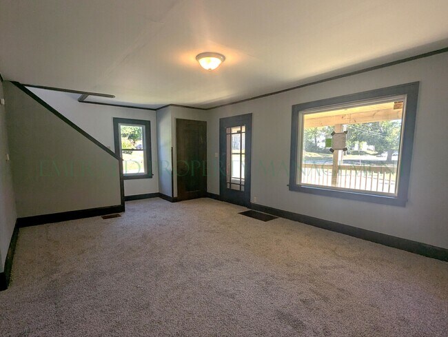 Foto del edificio - 326 N Independence Ave