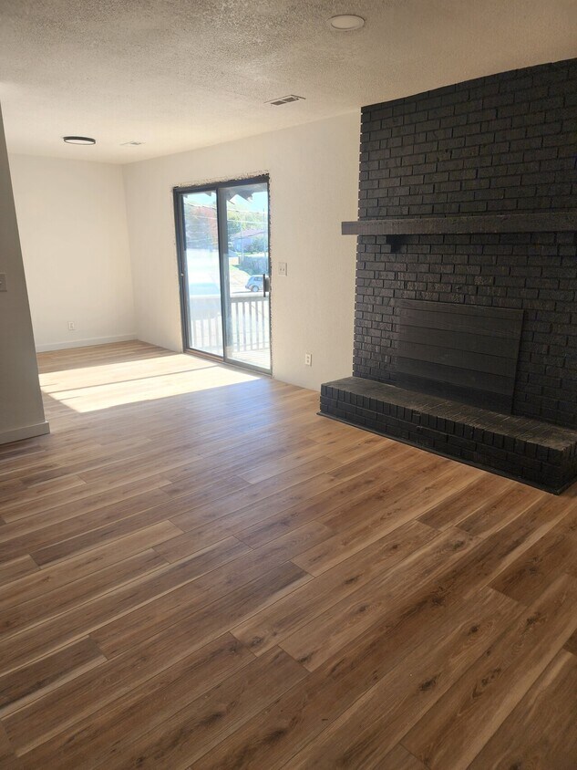 Building Photo - 2201 Mission Twin Oaks