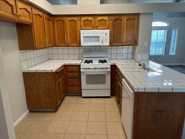 Foto del edificio - 705 S. LATIMER ST - 3 BEDROOM 2.5 BATH - T...