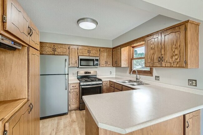 Foto del edificio - 13760 87th Avenue North, Maple Grove, MN, ...