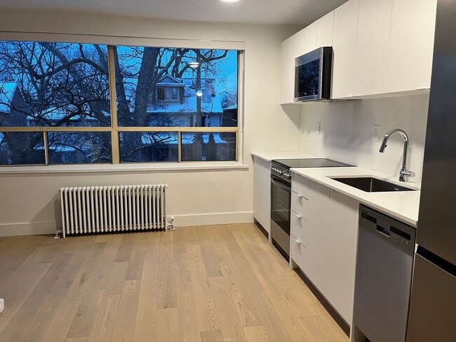Building Photo - 55 Hendrick Ave