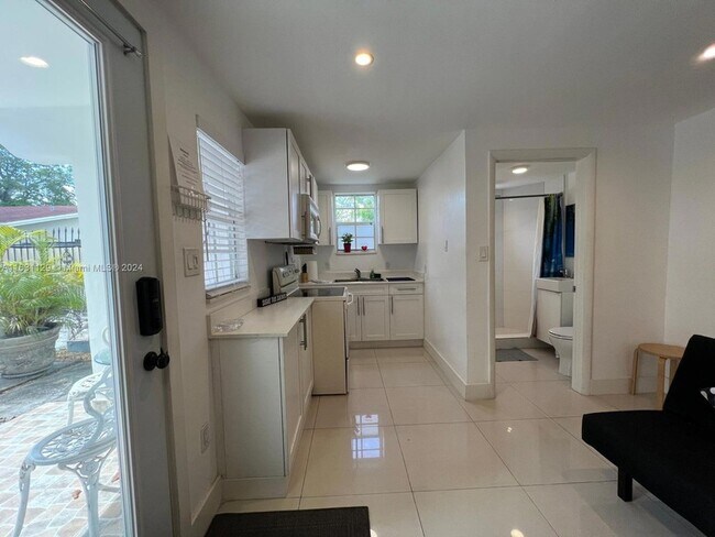 Foto del edificio - 227 NW 34th St