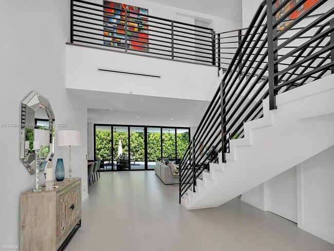 Building Photo - 5 br, 5.5 bath House - 5921 SW 87th St