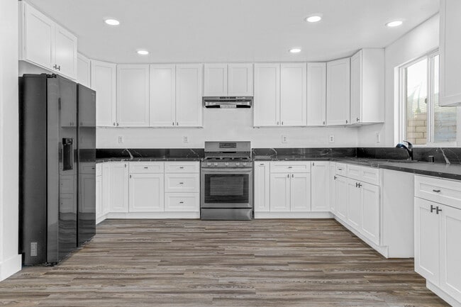 Building Photo - 3500 Desert Oak Dr