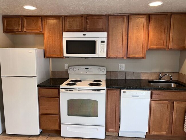 Building Photo - 1019 S Longmont Ave