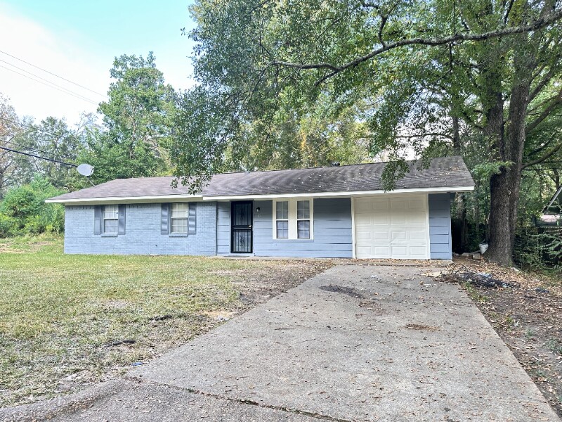 Foto principal - 106 E Woodcrest Dr