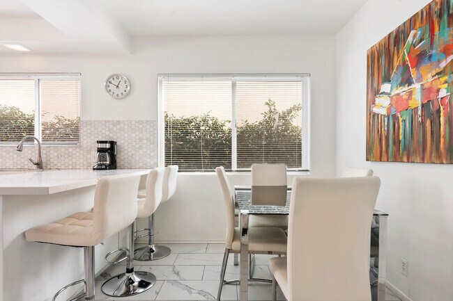 Foto del edificio - 6716 Ventura Canyon Ave