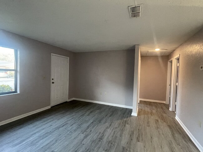 Building Photo - 2-Bedroom and 1-Bathroom Condo