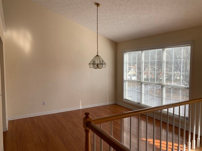 Building Photo - Great location! Sweet home!