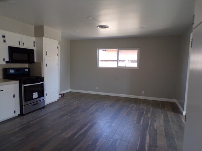 Foto del edificio - 10421 Glenn St