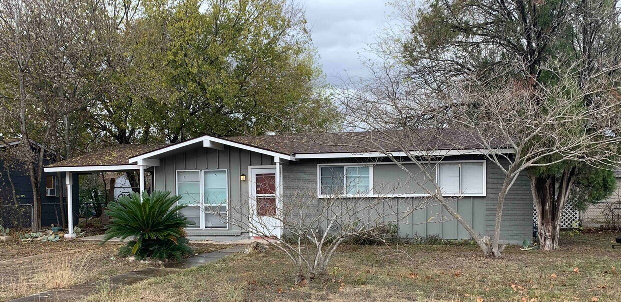 405 W Lindbergh Blvd, Universal City, TX 78148 House Rental in