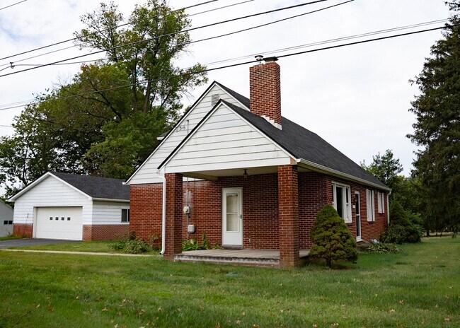 Foto del edificio - 3950 Locust Grove Rd