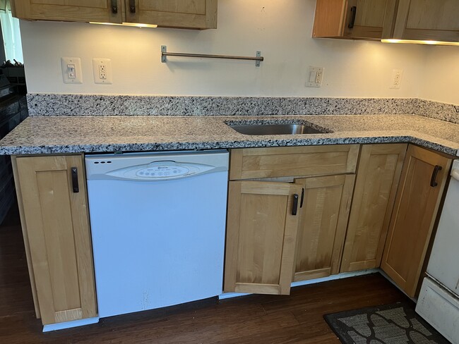 Building Photo - 2504 Glengyle Dr