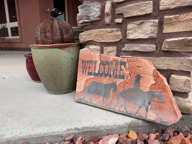 Building Photo - Stylish One-Story FULLY FURNISHED 3Bed, 2Bath, 2Car in Fruita CO!!!