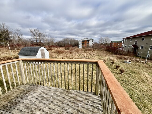 Photo du bâtiment - SPACIOUS THREE BEDROOM DUPLEX IN COLE HARBOUR