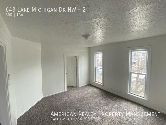 Foto del edificio - 643 Lake Michigan Dr NW