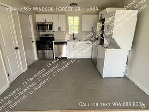 Building Photo - 5984-5985 Windsor Forest Dr