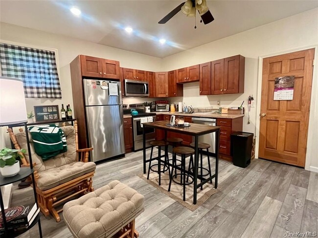 Foto del edificio - 73 Webster Ave