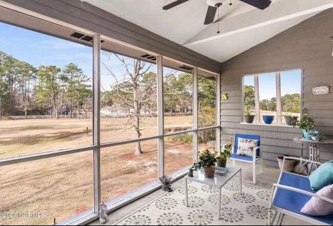 Building Photo - 728 Azalea Dr