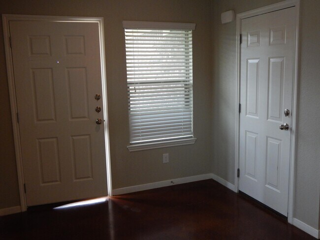 Building Photo - 2204 Indian Trail