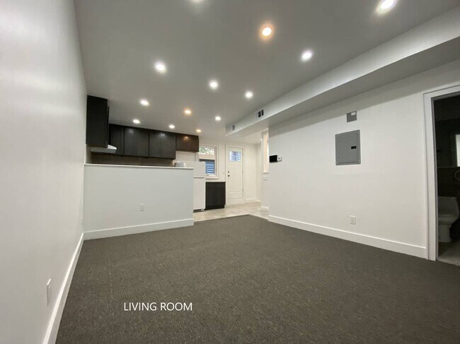 kitchen/living room 2 - 692 Bay St