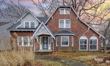 Building Photo - 12980 Cedar Rd
