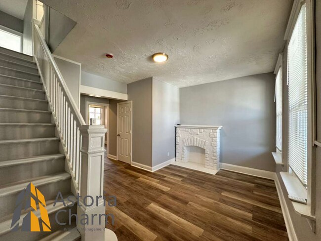 Building Photo - 4 Bedroom or 3 Bedroom with Den Home with First Floor Bedroom on Homestead Street