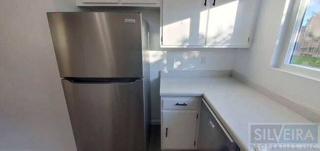 Foto del edificio - Three Bedroom Home In Santa Maria! Month to Month Tenancy