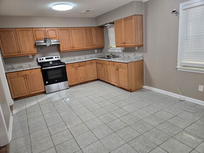 Photo - MOVE-IN SPECIAL 1/2 OFF 1ST MONTH'S RENT!! House