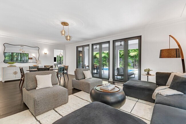 Foto del edificio - 5735 N Bay Rd