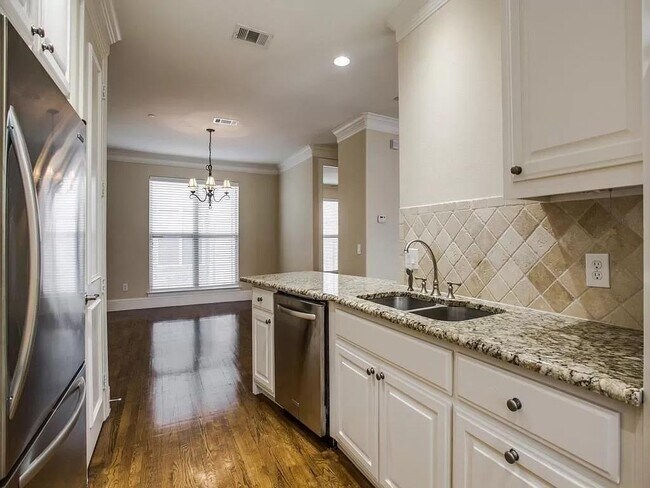 Building Photo - 4148 Grassmere Ln